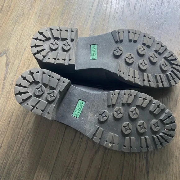 Eastland Women's Black Loafers - Picture 4 of 5